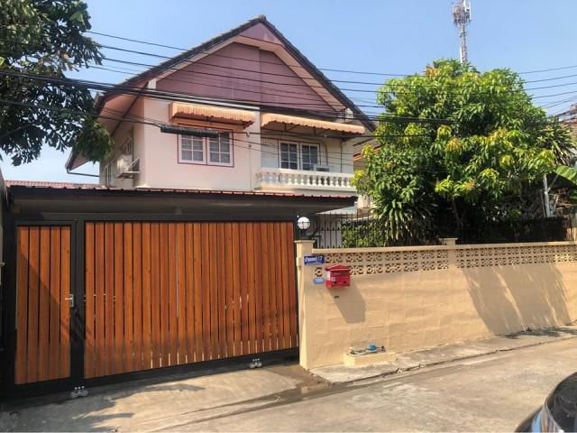 รหัสทรัพย์  8397 บ้านเดี่ยว  (หมู่บ้านชวนชม) ถ.ลาดพร้าว101 แยก34  ใกล้ท่าเรือคลองแสนแสบ