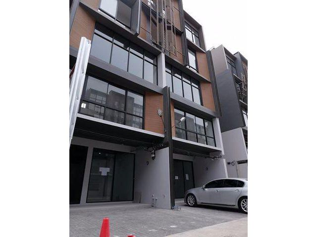 ให้เช่าโฮมออฟฟิศ 4ชั้นครึ่ง THE PRIDE สุขุมวิท77