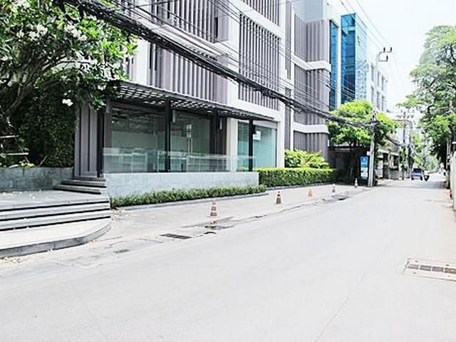 ให้เช่าพื้นที่ห้องกระจกขนาด 86 ตรม. ถนนสุขุมวิท