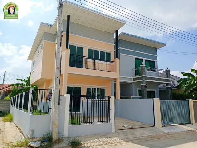 บ้าน 2 ชั้น สไตล์โมเดิร์น/นาเมือง แถมเฟอร์ทั้งหลัง