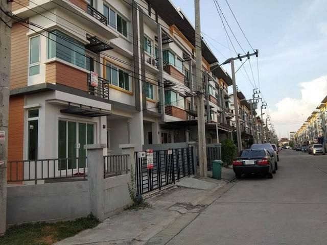 ขายทาวน์โฮม 3 ชั้น(หลังมุม) ลาดกระบัง