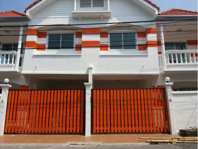 รหัสทรัพย์ B0525 บ้านแฝด ติดถนนรามอินทรา กม.12