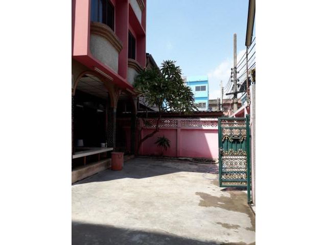 รหัสทรัพย์  8443 บ้านเดี่ยว ซอยเจริญนคร60 หรือเข้าซอยตากสิน 25  ใกล้ รถไฟฟ้ากรุงธนบุรี
