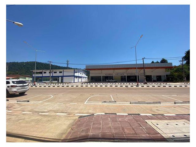 ขายที่ดินพร้อมสิ่งปลูกสร้าง บนเกาะลันตาใหญ่ จ.กระบี่ ติดถนน8 เลน มีตึกอาคาร 2 อาคาร