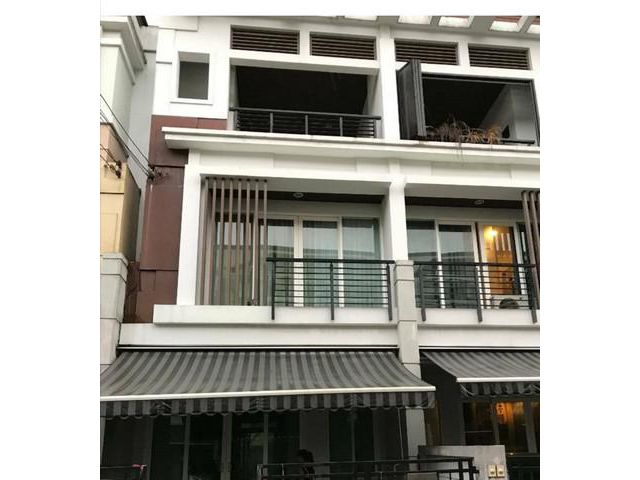 ทาวน์โฮมขาย : บ้านกลางเมือง เออร์บาเนี่ยน