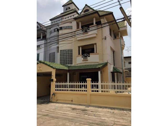 ปล่อยเช่าบ้านแฝด : บ้านแฝดย่านสุขุมวิท 101/1