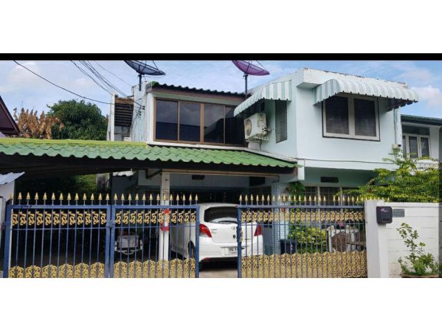 ขายบ้านตามสภาพ บ้านแฝด 2 ชั้น เนื้อที่ 55 ตรว.