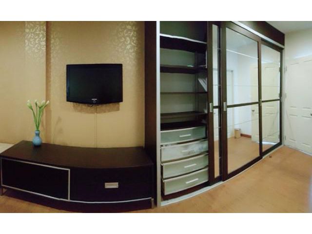 รหัสทรัพย์  8543 ทาวน์เฮ้าส์ หมู่บ้านบ้านกลางเมือง แขวง หัวหมาก   ใกล้ โรงพยาบาลสมิติเวช