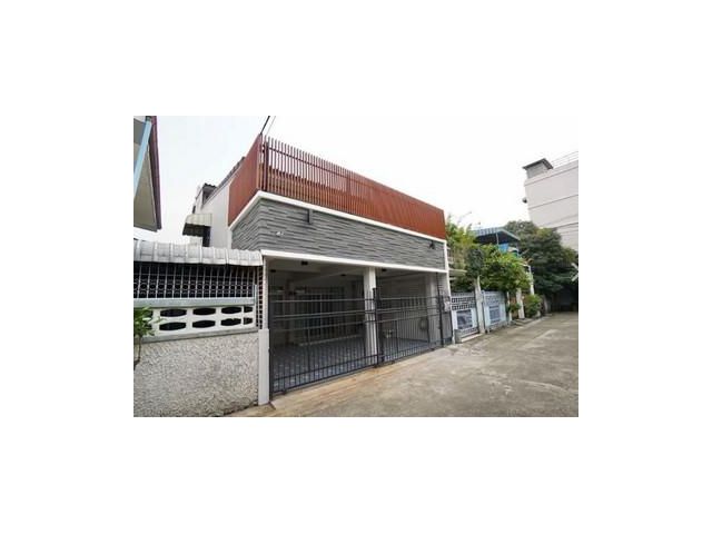 ทาวน์เฮ้าส์ หมู่บ้านอยู่เจริญ ซ.รัชดาภิเษก 3