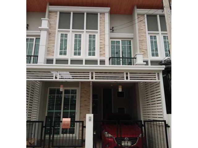 ขาย 3.69 ล้าน ทาวน์โฮม 2 ชั้น หมู่บ้านโกลเด้น ทาวน์ บางนา-สวนหลวง