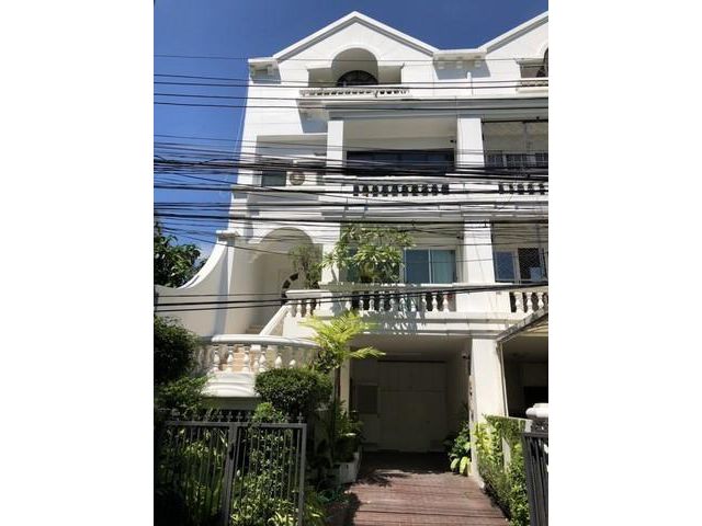 เช่าและขายทาวน์โฮม 4 ชั้น ซอยสุขุมวิท 39
