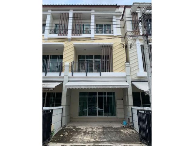 รหัสทรัพย์  8584 ทาวน์เฮ้าส์ หมู่บ้านบ้านกลางเมือง เกษตร-นวมินทร์2  ในอนาคตจะมีสถานีรถไฟฟ้า BTS สถาน