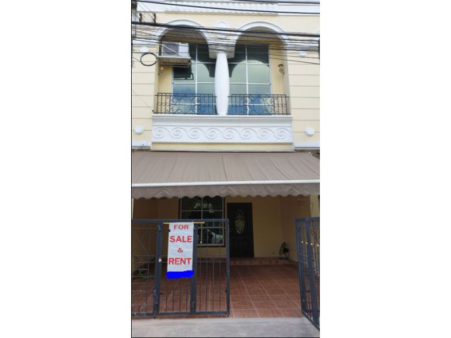 รหัสทรัพย์  8575 ทาวน์เฮ้าส์ บ้านกลางเมือง พระรามเก้า- ศรีนครินทร์    ตรงข้ามห้างธัญญปาร์ค