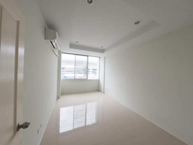ขายบ้านด่วน ทาวน์โฮมสไตล์โมเดิร์น 2 ชั้น  บ้านราชพฤกษ์ ถนนฉลองกรุง