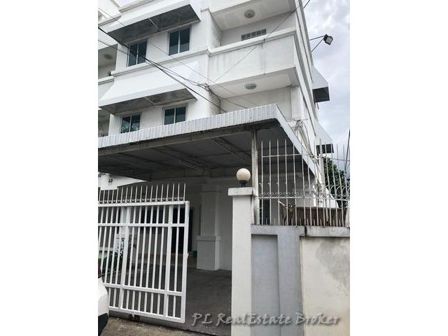 ให้เช่าทาวน์โฮม 3 ชั้น ใกล้สถานฑูตภูฏาน
