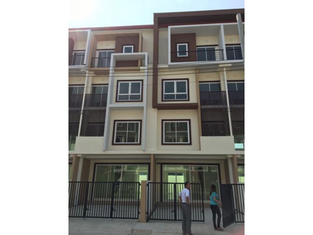 ตึกtown home บ้านที่ลาดกระบัง pradya bishomeให้เช่า