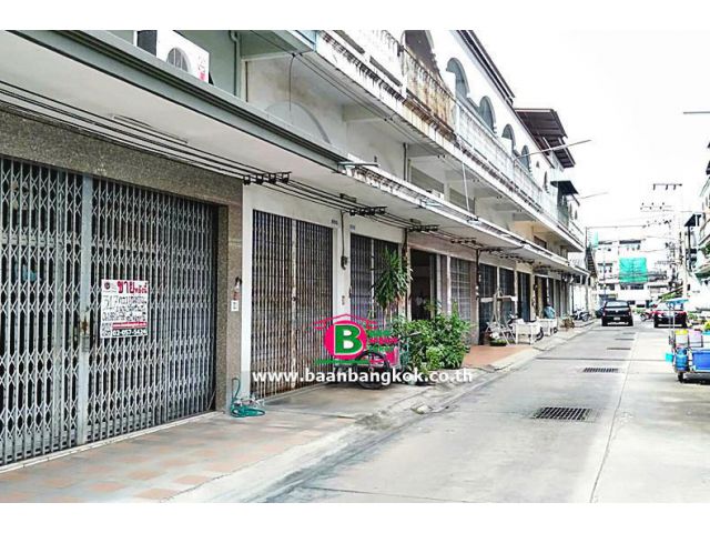 อาคารพาณิชย์ 2.5 ชั้น ซอยศาลเจ้าแม่ทับทิม ตลาดท่าเรือ เนื้อที่ 34.7 ตรว. ถนนแสงชูโต ท่ามะกา กาญจนาบุรี
