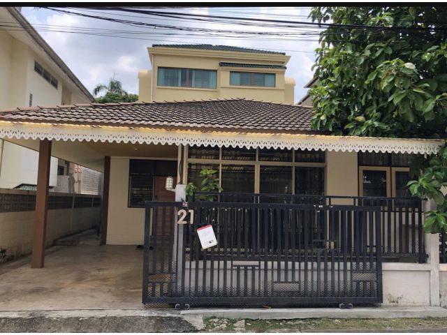 PH09H09 เช่าบ้านเดี่ยวชั้นเดียว อยู่ในหมู่บ้านริมคลอง ถนนพัฒนาการ 14