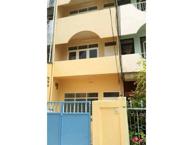 ให้เช่าทาวน์เฮ้าส์ 4ชั้นถนนจันทน์ ใกล้สาทร พระราม3