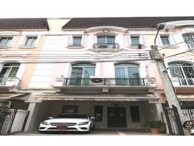 รหัสทรัพย์  8681 ทาวน์โฮม บ้านกลางเมือง แกรนด์ เดอ ปารีส รัชดา    ใกล้โรงเรียนนานาชาติ ฝรั่งเศส