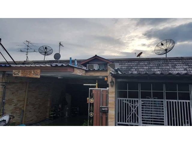 ขายทาวน์เฮาส์ชั้นครึ่ง 29 ตารางวา บ้านรีโนเวทใหม่ ขายพร้อมผู้เช่า หมู่บ้านพูนสิริ ใกล้เลียบด่วนรามอินทรา