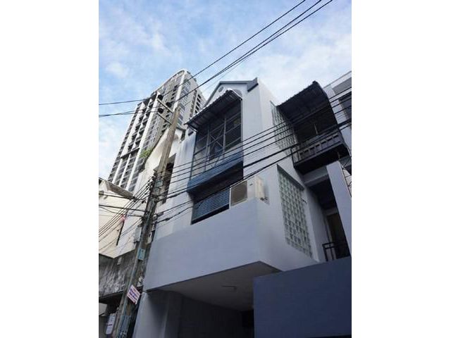 ให้เช่าทาวน์โฮม ติด BTS พระโขนง Renovate ใหม่