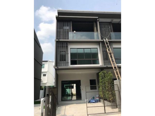 ขายทาวน์โฮม 3ชั้น LANDMARK EKAMAI-RAMINDRA