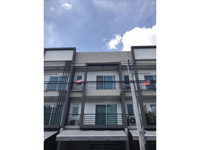 รหัสทรัพย์  8792 ทาวน์เฮาส์ สวนหลวง  Fully furnished