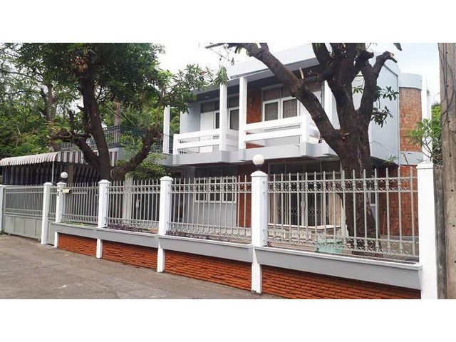 ให้เช่าบ้านเดี่ยวถนนสุขุมวิท 42 พร้อมเฟอร์นิเจอร์