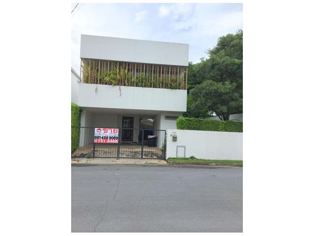 มบ.คอร์ทยาร์ดวิลล่า 67 ตรว. ถนนกาญจนาภิเษก