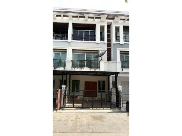 รหัสทรัพย์  8835 ทาวน์โฮม มู่บ้านกลางกรุงเดอะรอลยัลเวียนนา ซ.รัชดา29   ใกล้ โรงพยาบาลเกษมราษฎร์ประชา