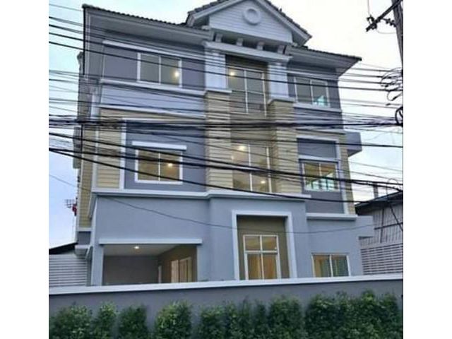 ให้เช่าทาวน์โฮม 3ชั้น หลังริม ถนนลาดพร้าวซอย101