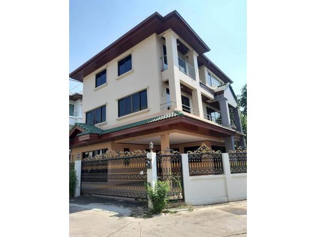 ขายบ้านเดี่ยว 3ชั้น ย่านถนนลาดพร้าว ใกล้ฟู๊ดแลนด์