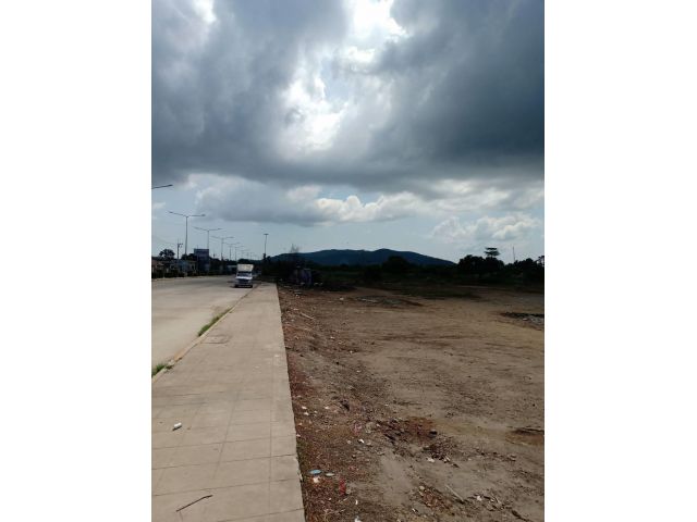 ขายด่วน!! ที่ดินติดตลาดตรงแยกเจ ทางไปสัตหีบ ย่านธุรกิจการค้า