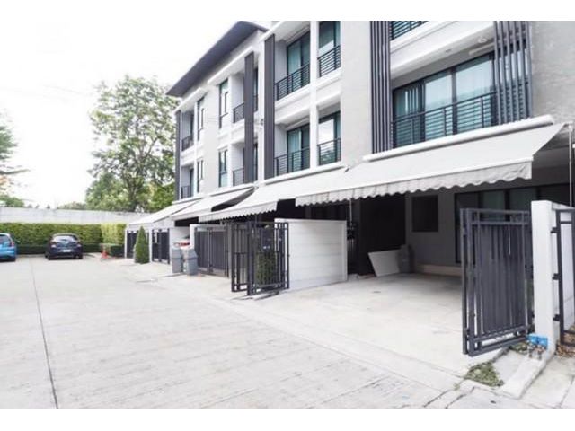 ให้เช่าทาวน์โฮม 3 ชั้น บ้านกลางเมือง รามคำแหง 39