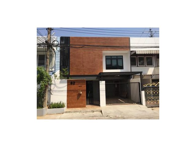 ทาวน์เฮ้าส์ 2 ชั้น หมู่บ้านพหลโยธินกอล์ฟ