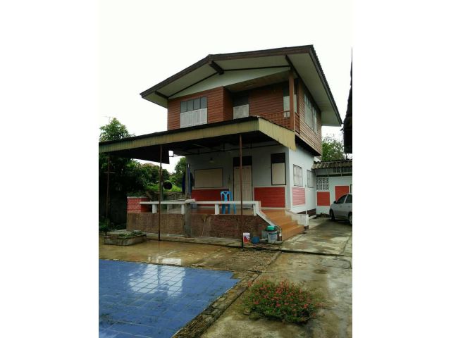 ขายบ้านเดี่ยวมือสอง 2 ชั้น ชั้นบนเป็นไม้สักทอง ชั้นล่างเป็นตึก&#127969; พร้อมที่ดินมีโฉนด 204 ตรว 3นอน2น้ำ ศิลาอาสน์ อ.เ