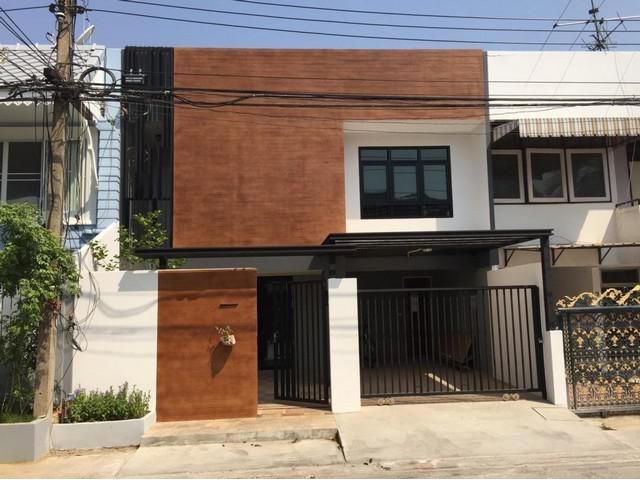 PDD02 ขายทาวน์เฮ้าส์ 2 ชั้น ซอยพหลโยธิน 19/1 ใกล้โรงเรียนหอวัง ใกล้BTSลาดพร้าว ใกล้BTSลาดพร้าว  ใกล้ BTSพหลโยธิน24 เขตจต