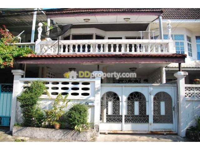 รหัสทรัพย์  8961 หมู่บ้าน อยู่เจริญ 29  ใกล้รถไฟฟ้าสุทธิสาร