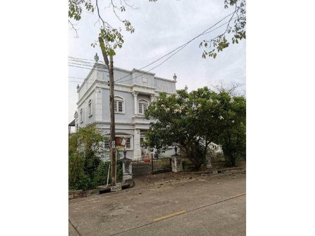 รหัสทรัพย์  8960 ชิชาคันทรีคลับ  สภาพแวดล้อมภายในหมู่บ้านดีมาก