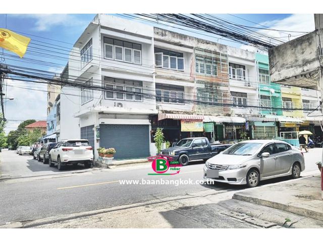 อาคารพาณิชย์ 3 ชั้น ซอยพหลโยธิน 58 เนื้อที่ 15.2 ตรว. มี 2 ห้องนอน 1 ห้องน้ำ ถนนพหลโยธิน บางเขน