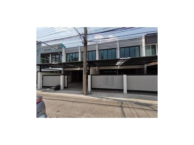 ทาวน์เฮ้าส์ 2 ชั้น บ้านคลองเตยนิเวศน์