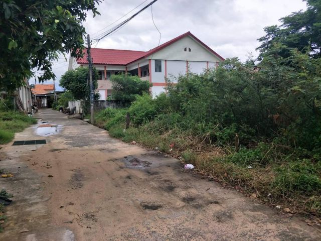 ที่ดินสร้างบ้านราคาถูกใกล้เมือง ในซอยรุ่งโรจน์/ด้ามพร้า
