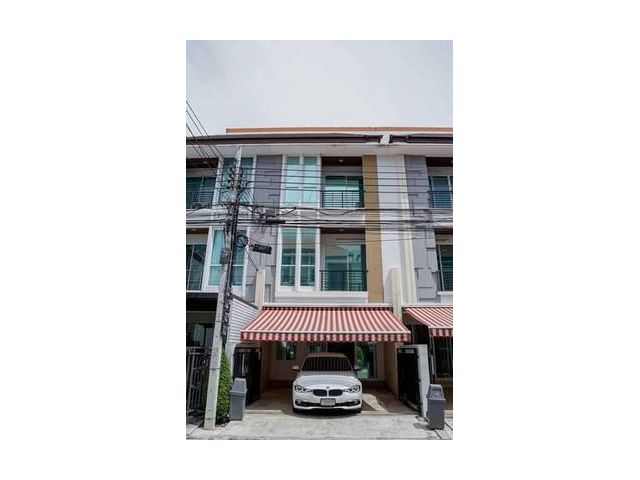 ทาวน์โฮม 3 ชั้น บ้านกลางเมือง ลาดพร้าว 87