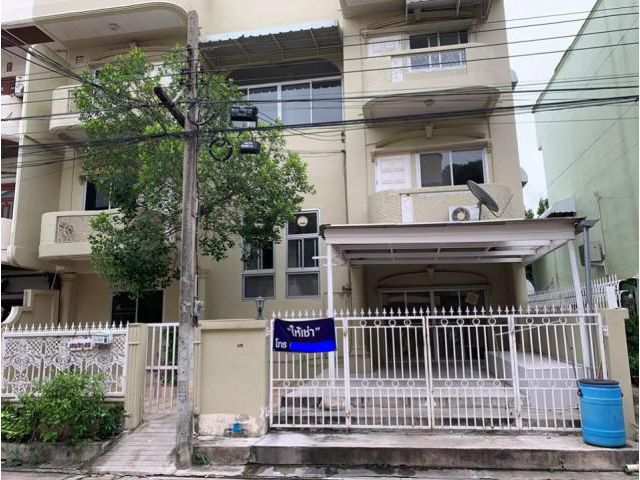 รหัสทรัพย์  9061 ทาวน์เฮ้าส์ ซอยหมู่บ้าน 84 (เข้าทางซ.ประดิษฐ์มนูธรรม 5) ถ.ลาดพร้าว  ใกล้ central ea