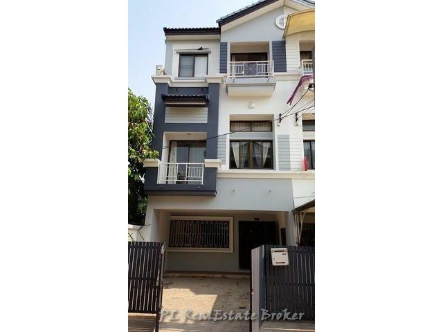 ให้เช่าทาวน์โฮม บ้านกลางเมือง ลาดพร้าว71 นาคนิวาส4