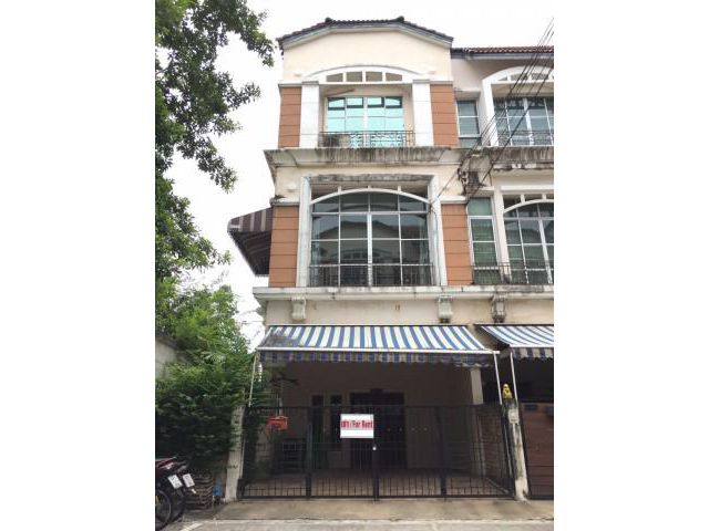 รหัสทรัพย์  9144 บ้าน หมู่บ้านกลางเมือง รัชดา-ลาดพร้าว.  ใกล้ รถไฟฟ้าใต้ดินสถานีลาดพร้าว