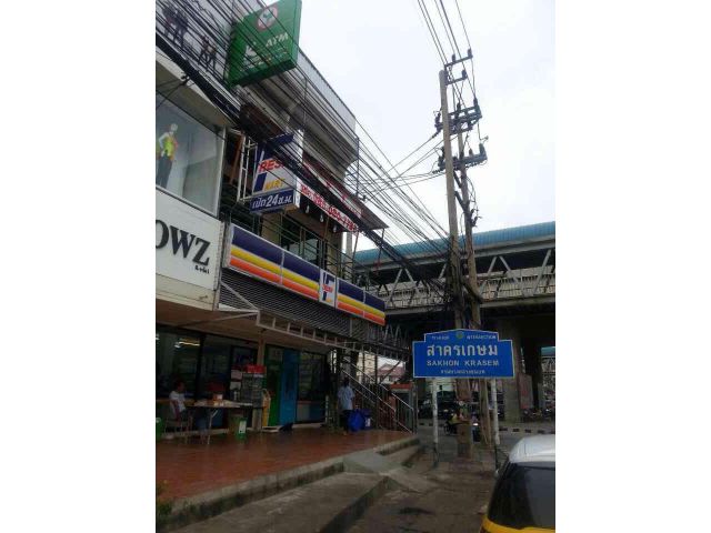 ขายด่วนที่ดินเปล่า บ้านเดี่ยว อาคารพาณิชย์ ที่ตั้ง 102/7-8 ถ. เพชรเกษม ต.อ้อมน้อย  อ. กระทุ่มแบน จ. สมุทรสาคร