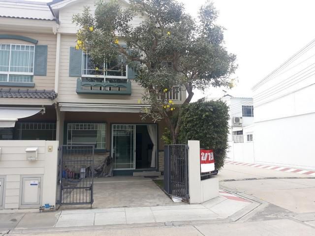 ขายทาว์นโฮม indy bangna km.7 หลังมุม 18 ตรว.