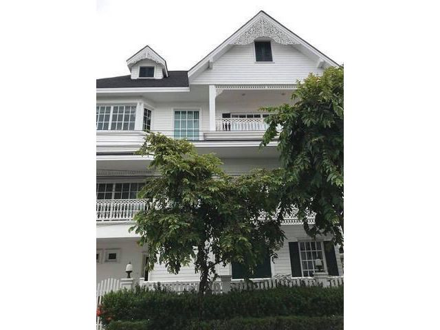ให้เช่าบ้านเดี่ยว 3 ชั้น หมู่บ้านแฟนตาเซีย วิลล่า3